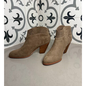 Violet & Red Faux Suede Nude Gray Heeled Ankle Boots 7 New